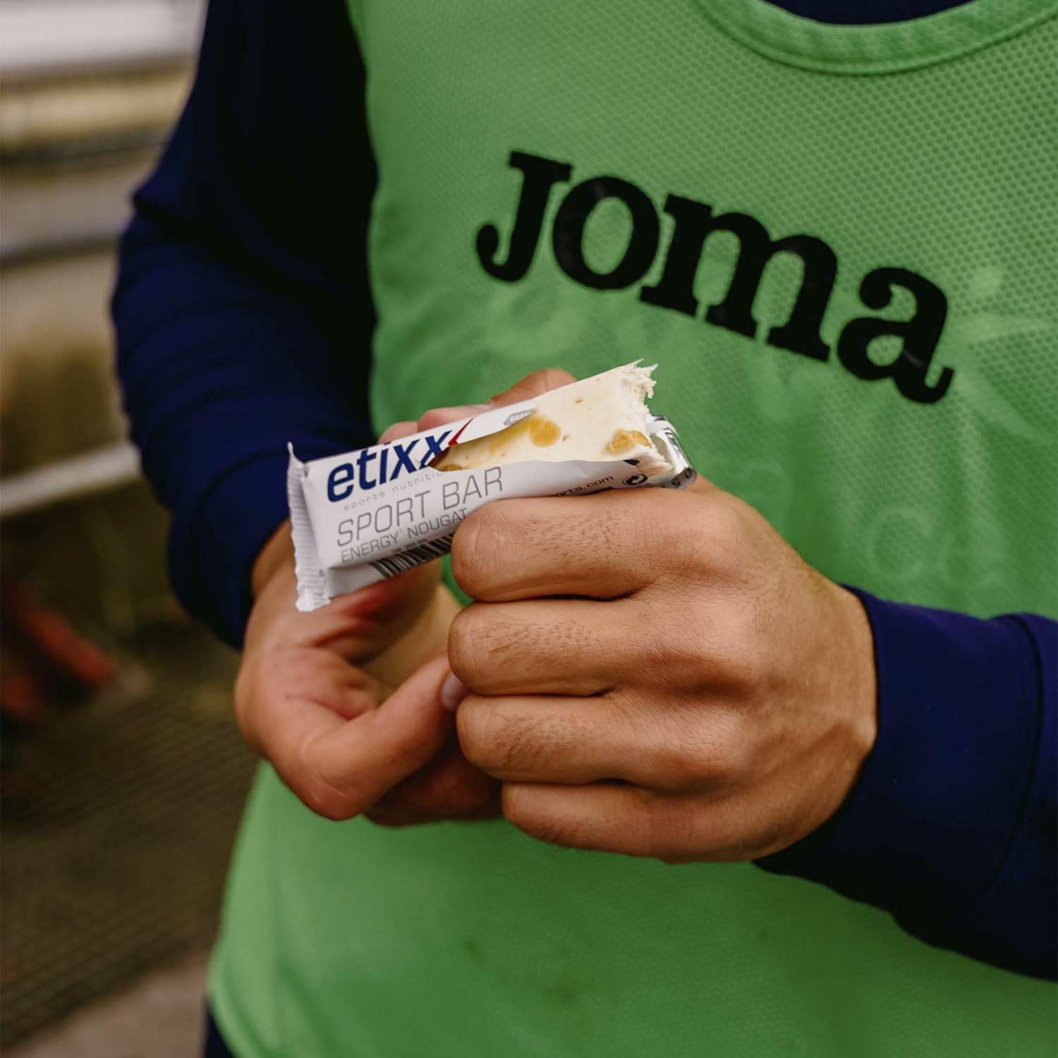 Etixx Energy Nougat Sport Bar - Barre Énergétique Nougat, 12 x 40g - Apport Rapide en Glucides, Idéal pour Endurance et Performance
