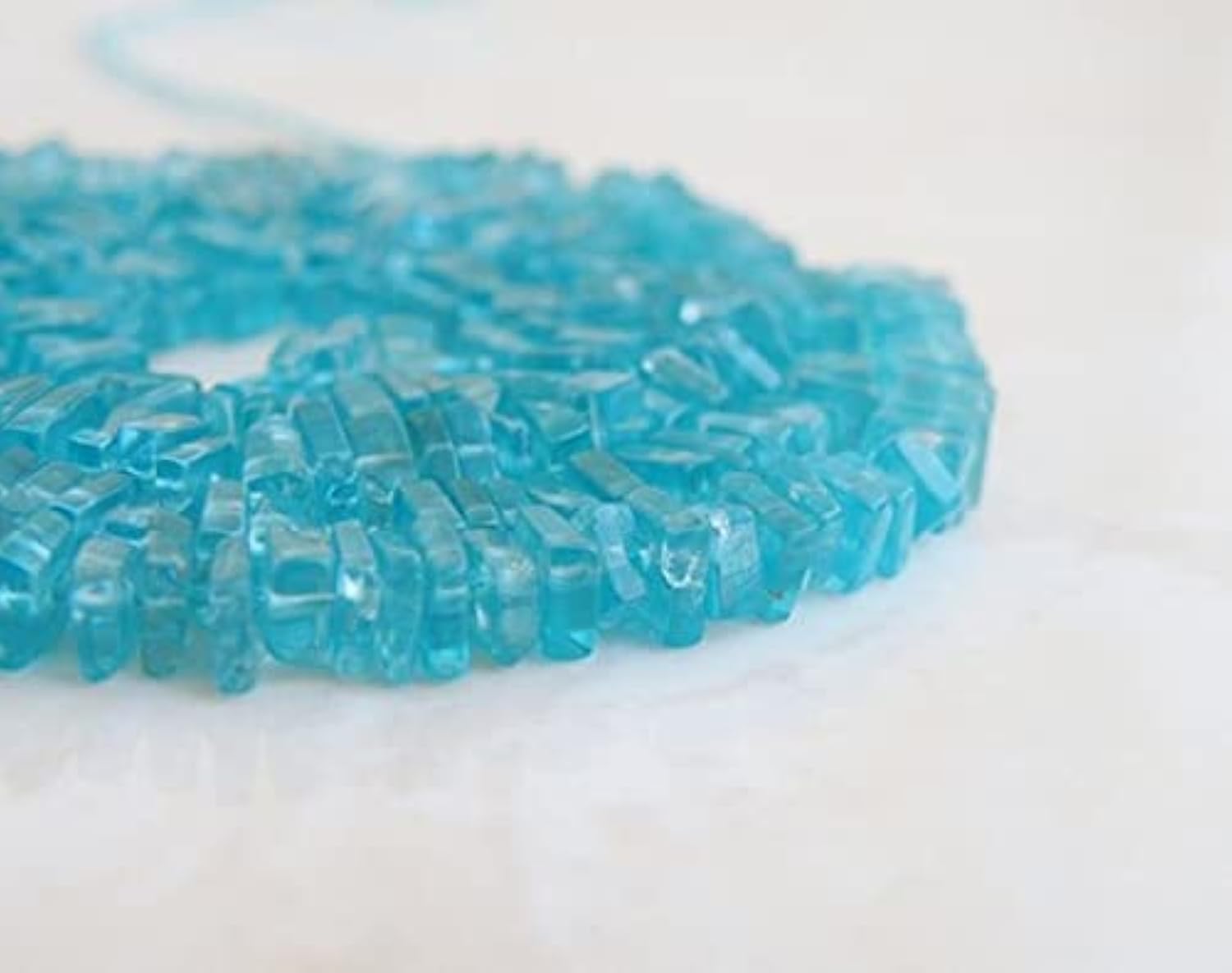 Pierre apatite bleue pour création de bijoux uniques cube 5mm LKBEADS