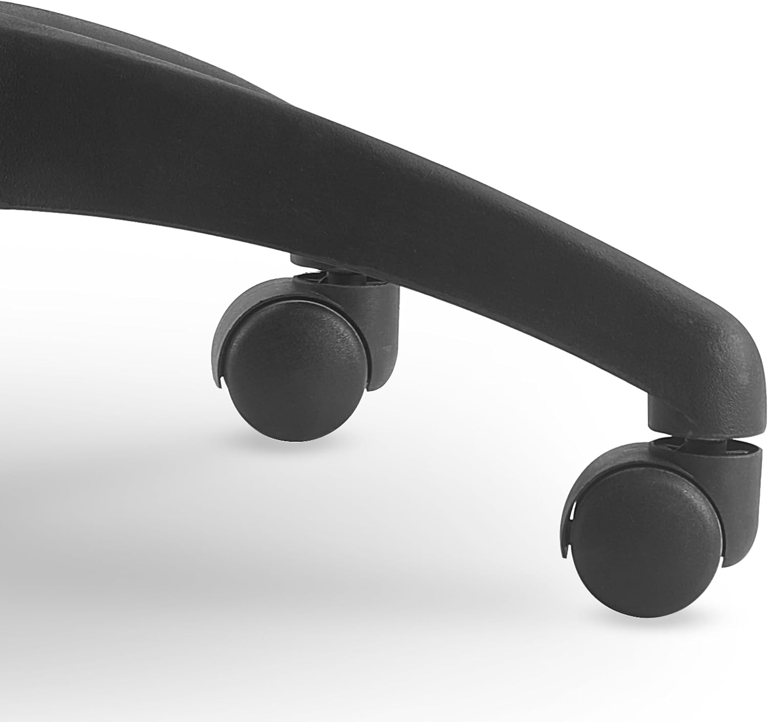 Primer pla de les rodes de la cadira