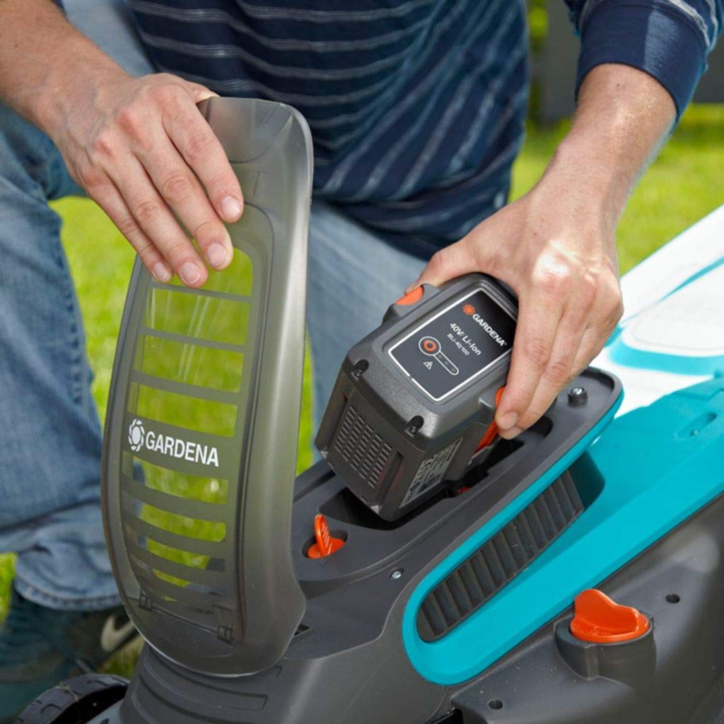 Gardena zestaw akumulatorowej kosiarki PowerMax Li-40/32: kosiarka do trawników do 280 m², szer. cięcia 32 cm, pojemność 30 l, wys. koszenia 20–60 mm, składana rączka, ergonomiczny uchwyt (5033-20)