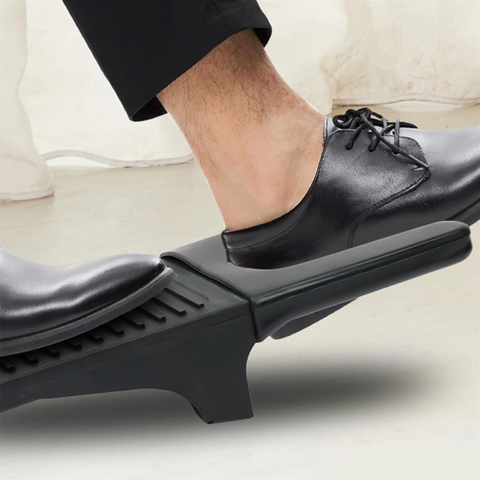 bisch Cuernos de Zapato de 33,5 cm, Calzador de plástico Negro Profesional con Forma de Cuchara, Calzador, Elevador de Zapatos, plástico Antideslizante Flexible y Resistente