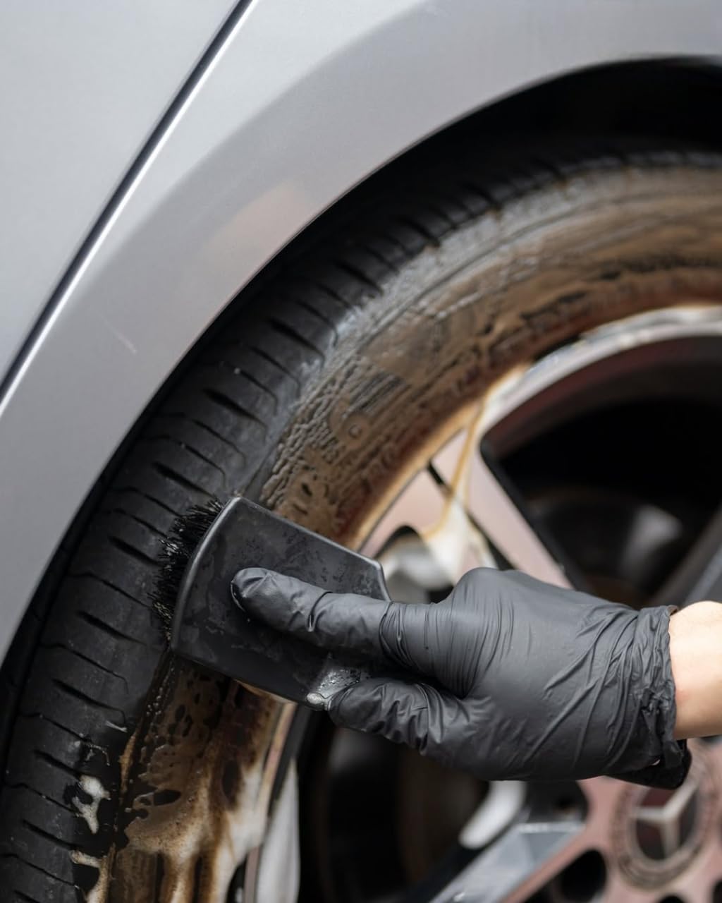 CARPRO ReTyre Car Tire & Rubber Cleaner: All in One Tire & Wheel Cleaner, Car Wash Wheel Cleaning Spray for Car Detailing - Clean New Tire Look - 1 Liter (34 fl oz)