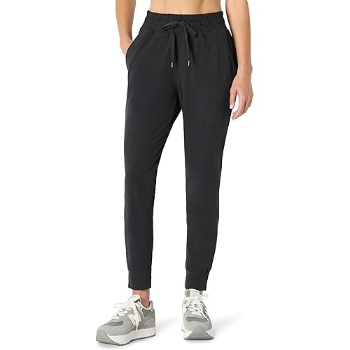 Amazon Essentials Women's Athletic Soft Performance Lightweight Cropped Capri Workout Jogger Sweatpants