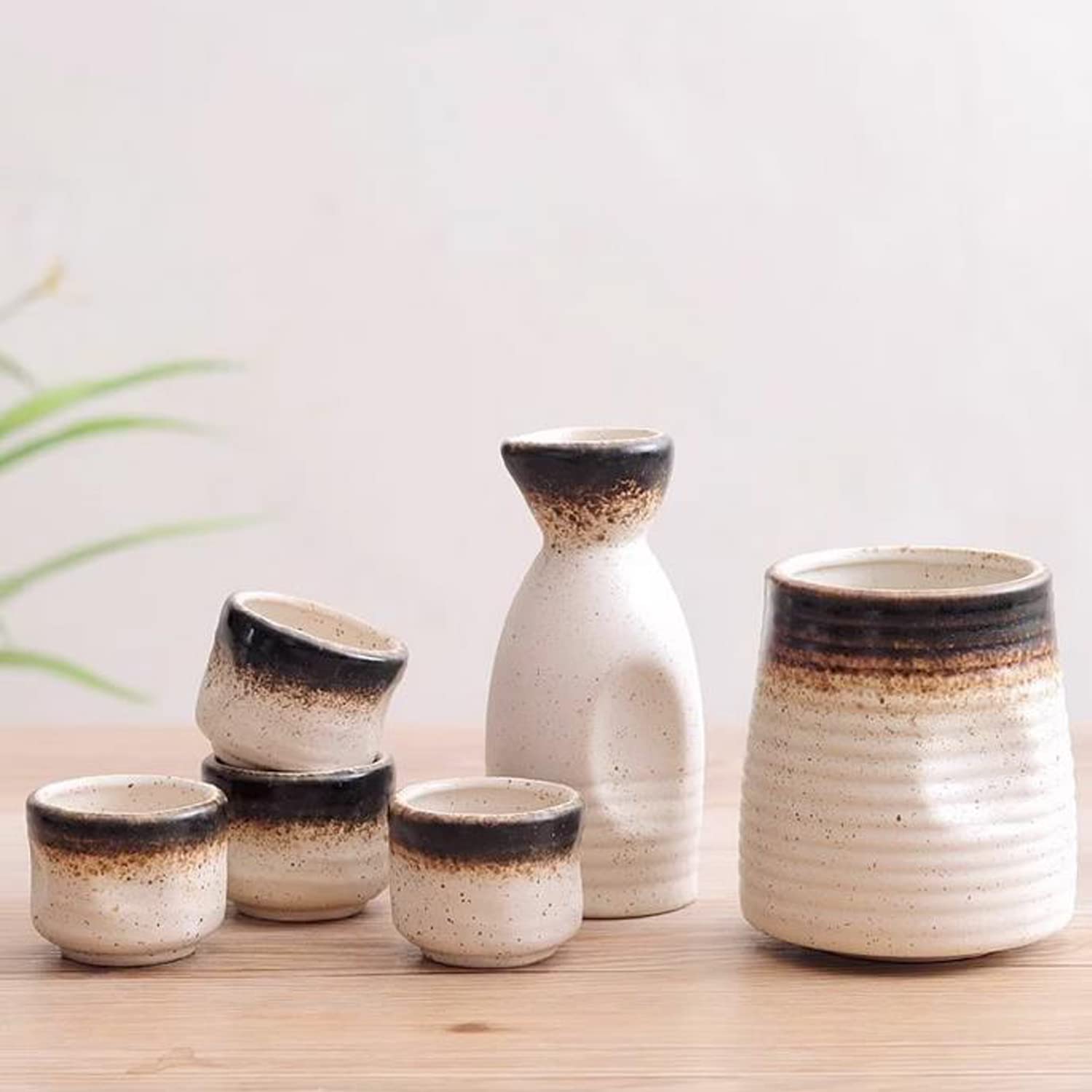 Set de Saké Japonais Tasses à Saké en Céramique et Chauffe-Saké avec Plateau en Bois pour la Maison ou Le Restaurant
