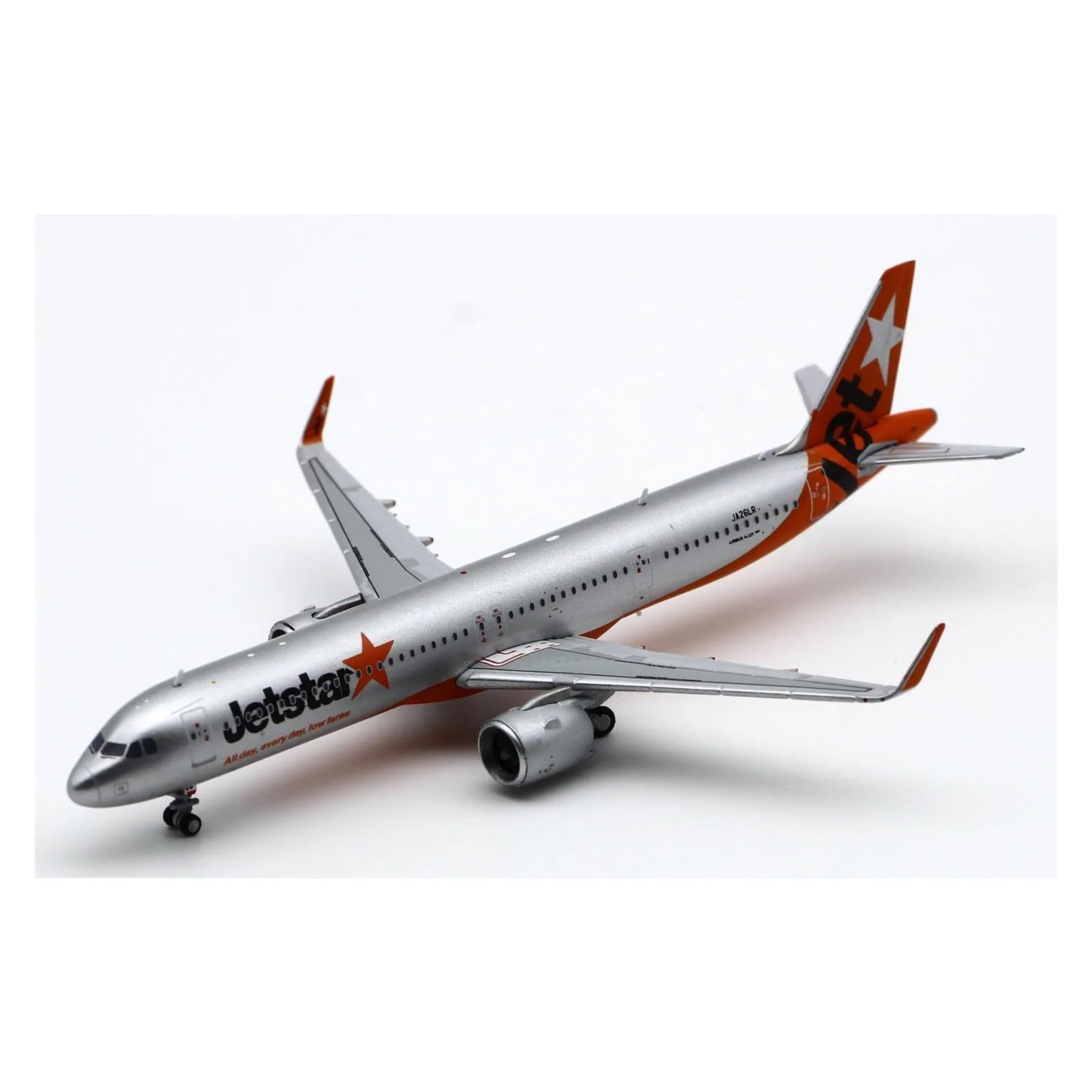 Scale Airplane Model 1:400 for JetStar Airlines Airbus A321NEO