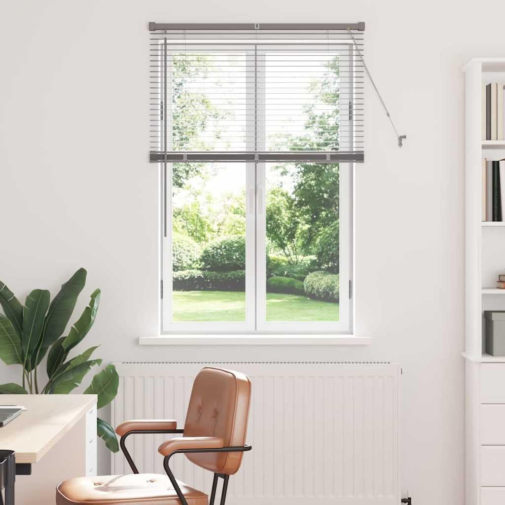 Store enrouleur argenté pour fenêtre de bureau et salon lumineux