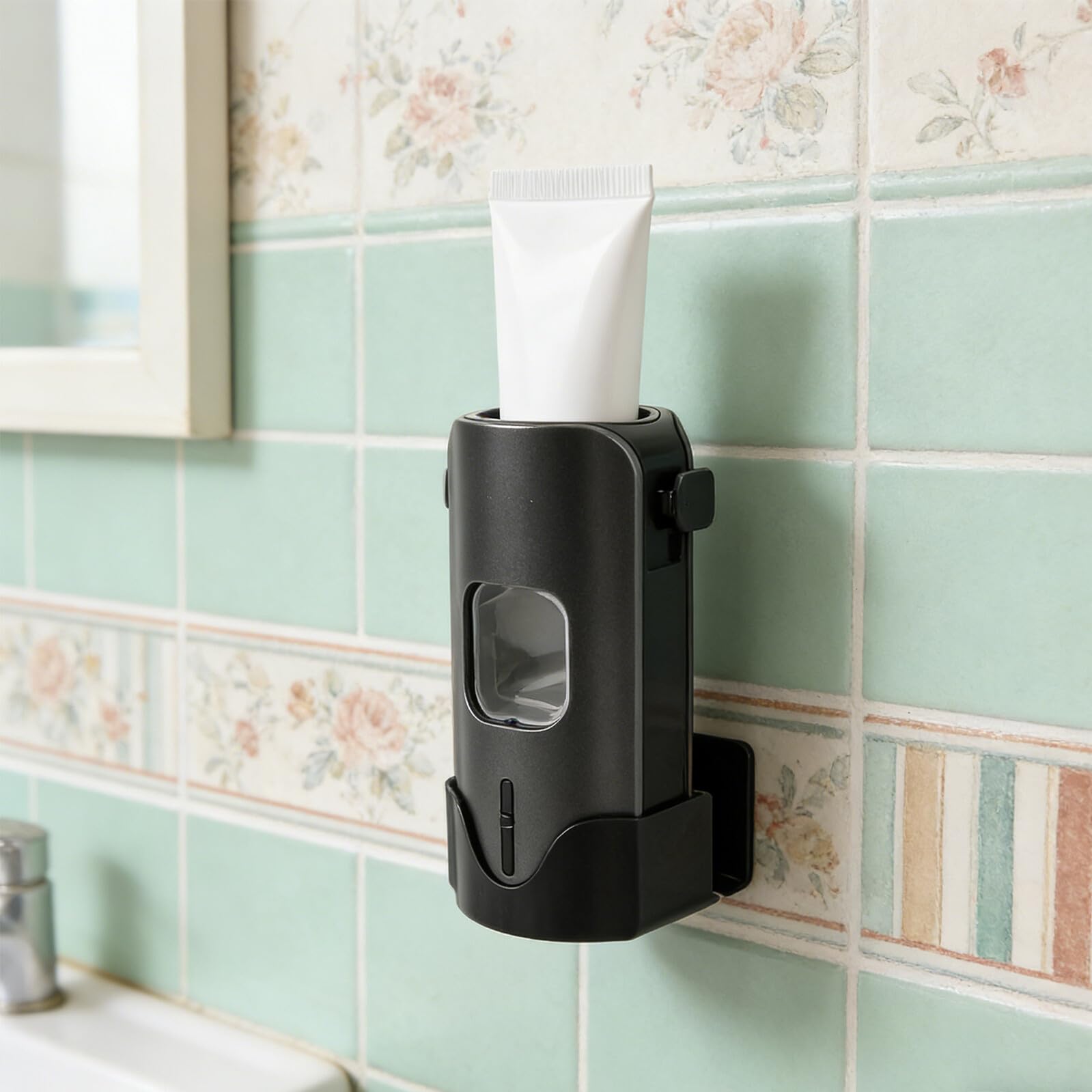 Dispenser Dentifricio Automatico da Muro con 3 Livelli Regolabili | 2 Scomparti per Spazzolini, Plastico Nero, Installazione senza Foratura, per Hotel e Affitti