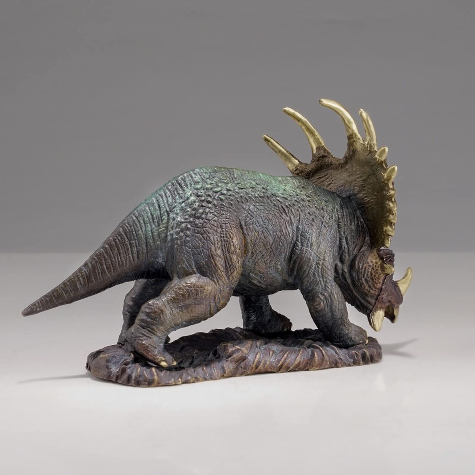 CNCNSH Mosiężna figurka dinozaura na stole, statua jurajskiego styrakozaura, dekoracja dekoracyjna do gabinetu, kolekcja rzeźb z brązu bydła zwierzęcego,