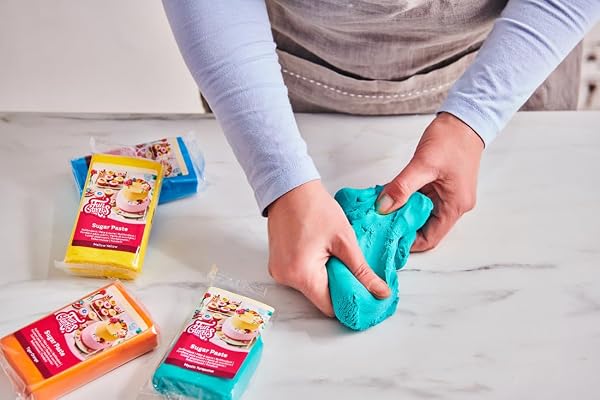 FunCakes Pâte à Sucre Fire Red: facile à utiliser, lisse, flexible, douce et pliable, parfaite pour la décoration de gâteaux, halal, casher et sans gluten. 250 g - 5