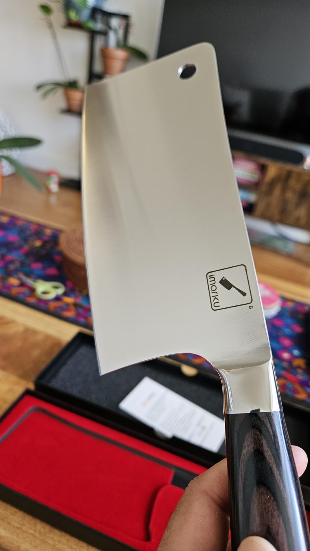 imarku Cleaver cutting through meat cleanly