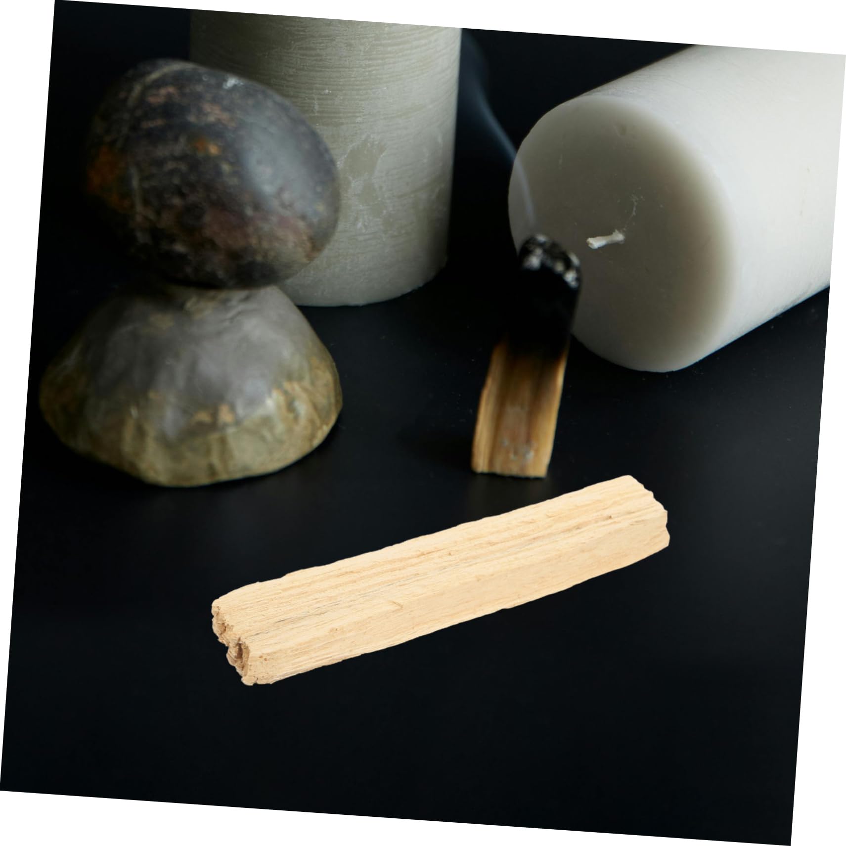 Varillas de Incienso Naturales de Palo Santo de Madera 100 G | Aroma Natural, Alta Resina, para Meditaciones y Yoga, Formato en Palos para Quemar y Limpiar el Humo