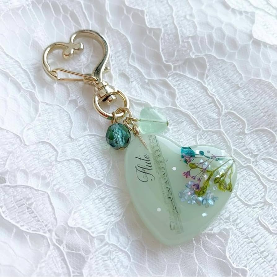 【2472】フルート 星型キーホルダーホワイト☆シェル入り グリーンビーズ付き 2472】フルート 星型キーホルダーホワイト☆シェル入り グリーン