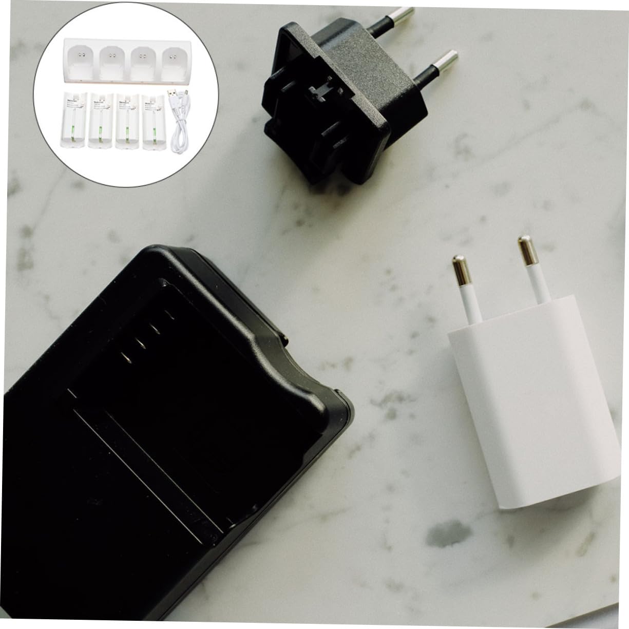 Caricabatterie USB per Batterie a 4 Slot Bianco in Plastica | Interfaccia Usb, Ricarica Simultanea di Unità, Adattatore Batterie per Batterie Ricaricabili