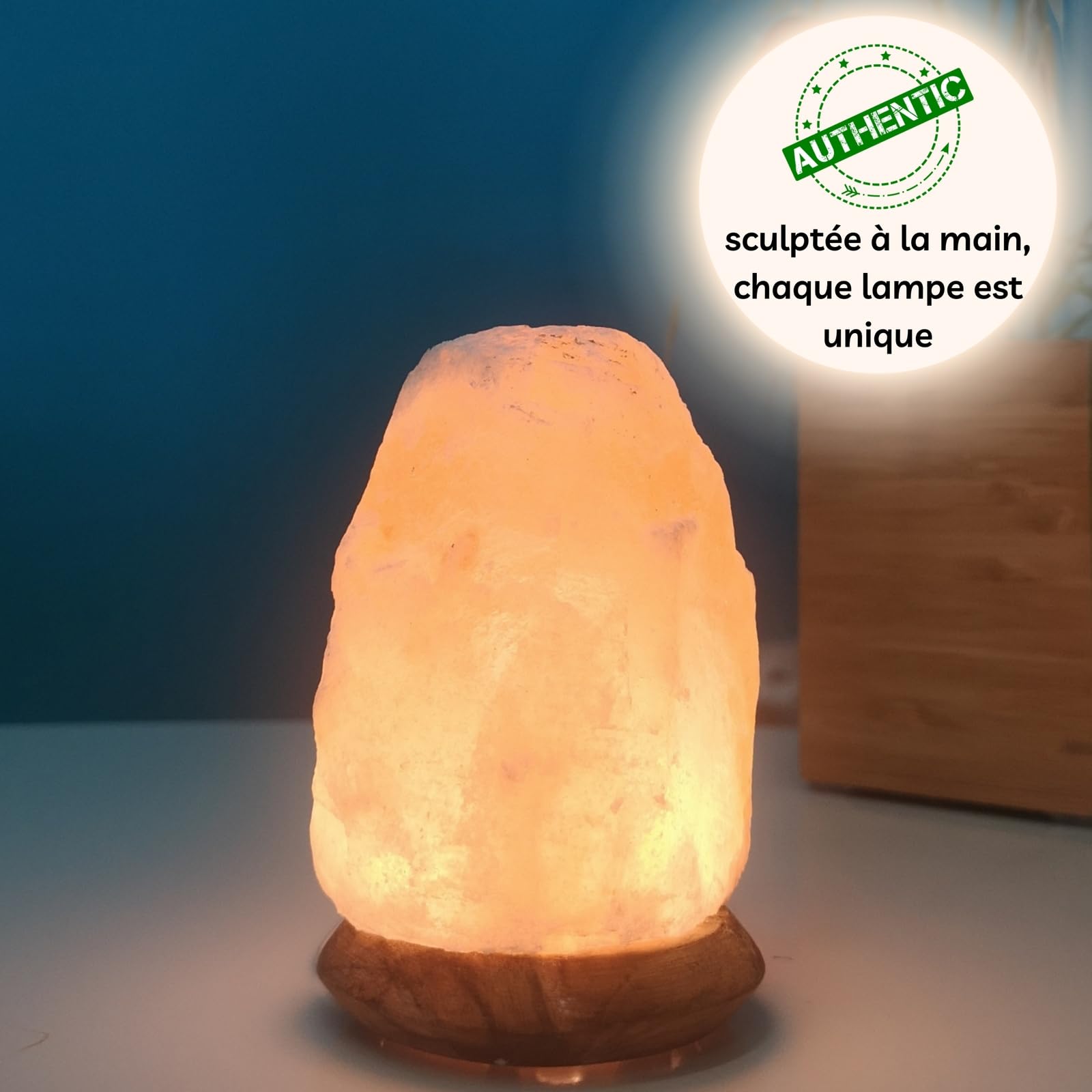 Himalajska Rock Sól Kryształowa Lampa USB - 100% Autentyczny Naturalny Kryształ Sól Himalajska - Ręcznie rzeźbiony - Drewniana podstawa - Dołączony kabel zasilający USB - Około 500g - Zen'Light