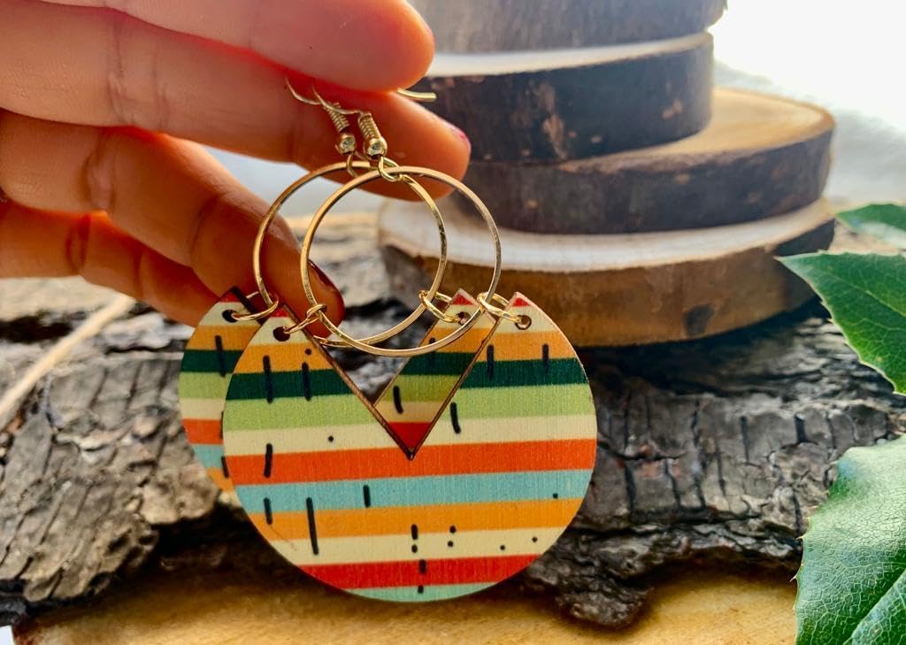 ⊹⊱❁ DISQUES EN BOIS RAYÉS GRANDES BOUCLES D'OREILLES EN BOIS AVEC ANNEAU ET CROCHET EN OR ❁⊰⊹ Boucles d'oreilles Tribal Ethno légères, OR et couleurs naturelles