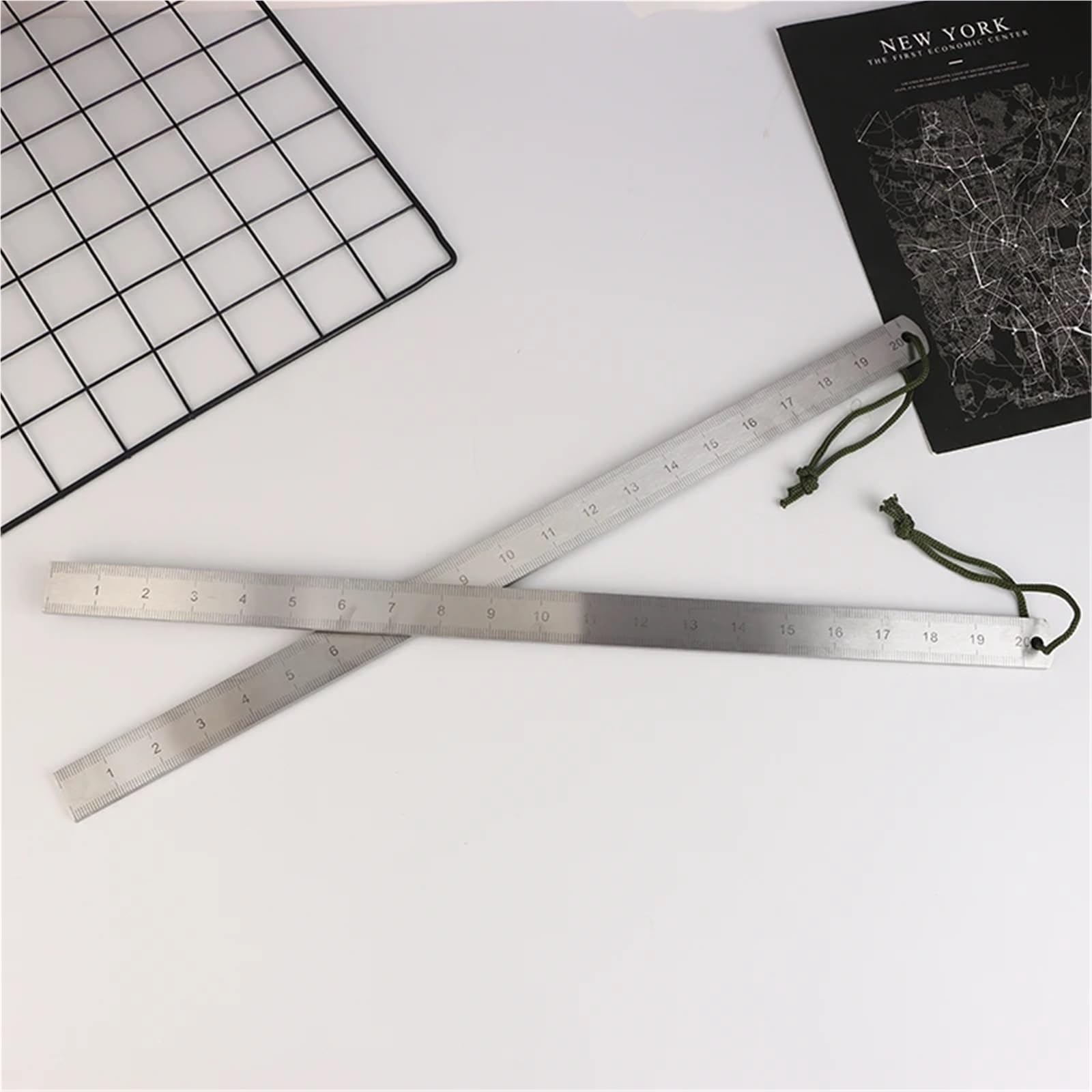 2-teiliges Lineal aus Edelstahl mit Zwei Skalen, verdickt, abgeschreckt, zufälligem Lanyard-Stil, ideal for Zeichnen und Messen für Engineering, Schule, Büro, Zuhause(Thickness:5.0mm)