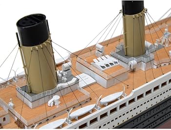 Amazon | ウッディジョー 1/350 R.M.S.タイタニック 木製模型 組み立て