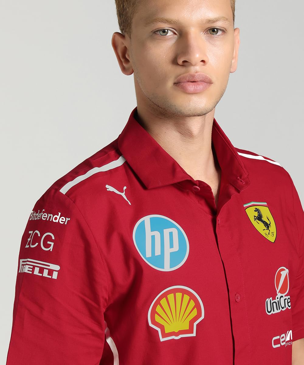PUMA Scuderia Ferrari F1 Camicia Squadra 2025 - Rosso | Maglia con colletto del team 2025 e patta con bottoni, Loghi dei partner del team Scuderia Ferrari 2025