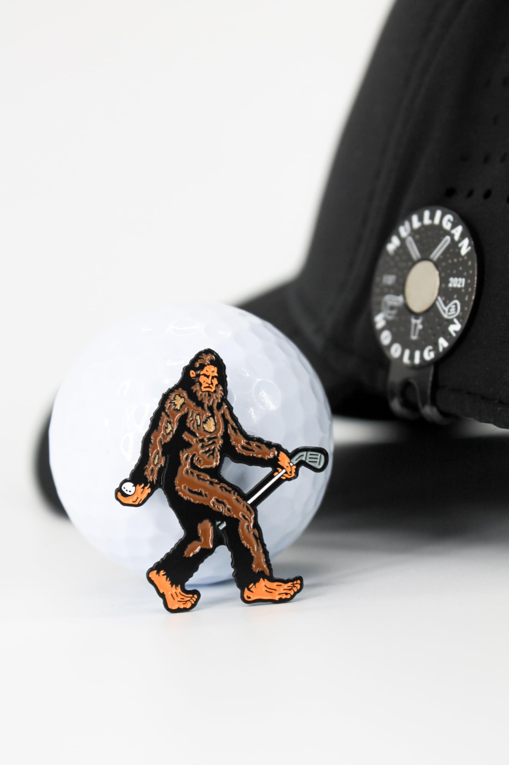 MULLIGAN HOOLIGAN Big Foot Golf Ball Marker + Magnetic Hat Clip, Funny and Unique Golf Gift, Premium Quality, The Perfect for Your Favorite Golfer, Golf Accessories for Any Occasions