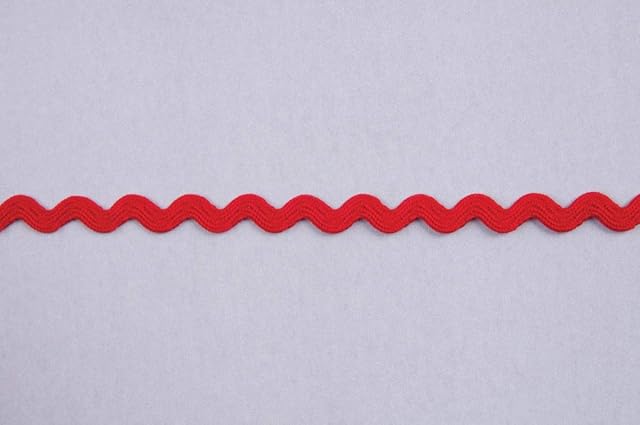 Plush Addict RIC Rac Trim with Decorative Zig Zag Braid Ribbon Effect for Sewing, Embellishments, Decorations, Christmas, Gift Wrapping and DIY Crafts - Red - 8mm Wide x 3 Metres