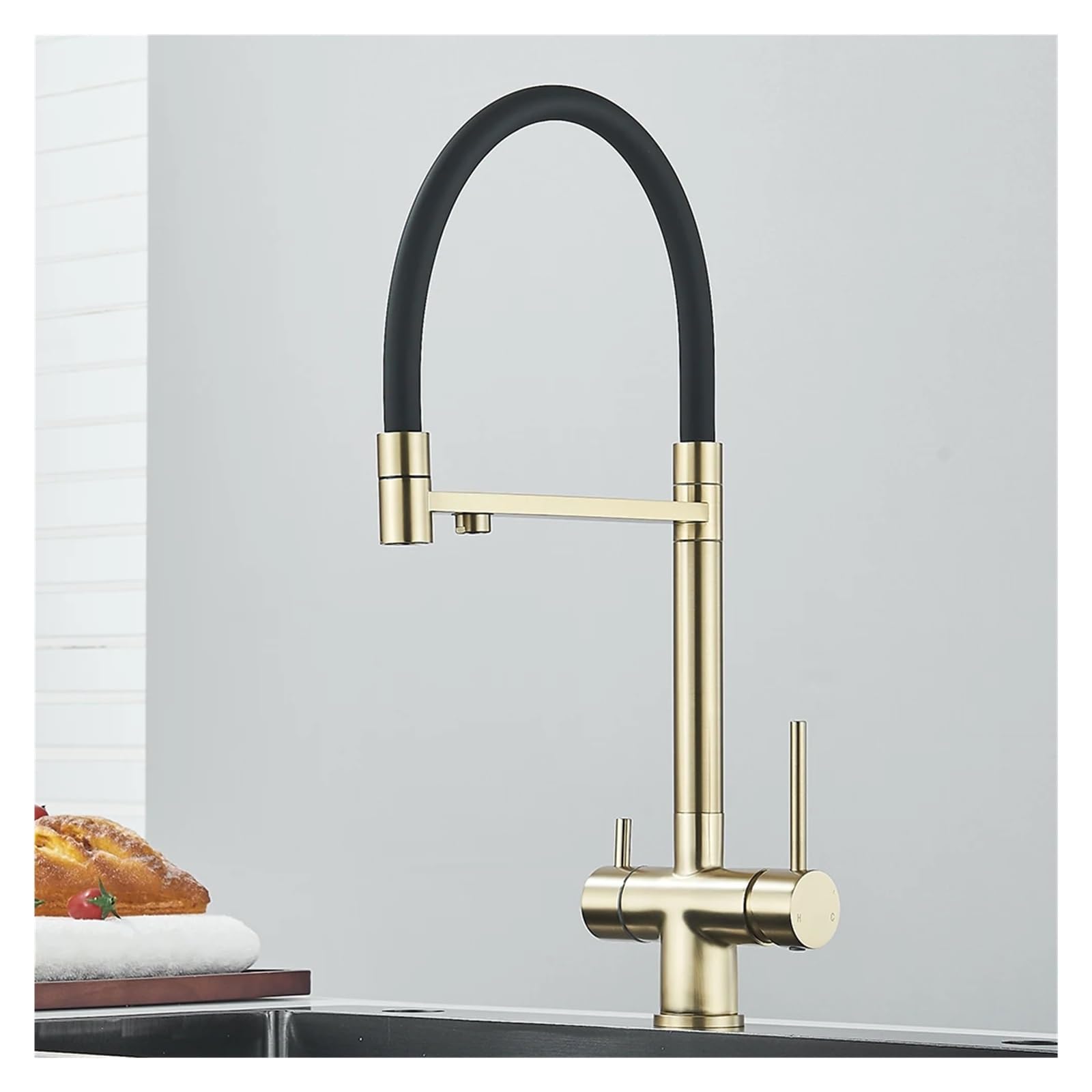 Grifo de cocina de agua filtrada y mezclador frío y caliente con diseño moderno