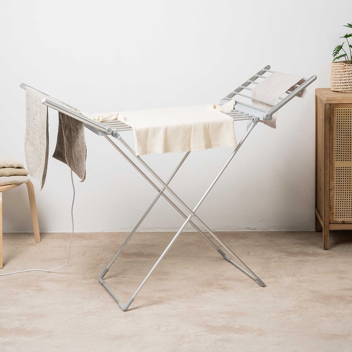 InnovaGoods Stendibiancheria pieghevole elettrico, stendibiancheria con ali pieghevoli laterali, stendibiancheria pieghevole 20 barre, touch screen, asciugatura rapida, temperatura regolabile 35-60°C