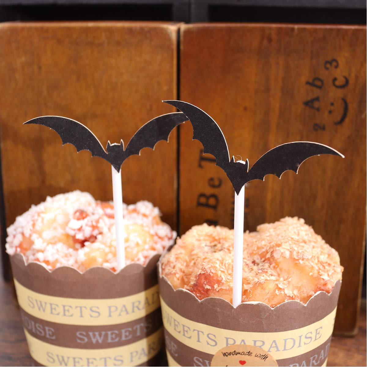 12 decorazioni per cupcake a forma di coltello insanguinato/Decorazioni per feste a tema film horror/Festa di compleanno di Halloween/Mistero di omicidio/Slasher/Buon compleanno - Italia