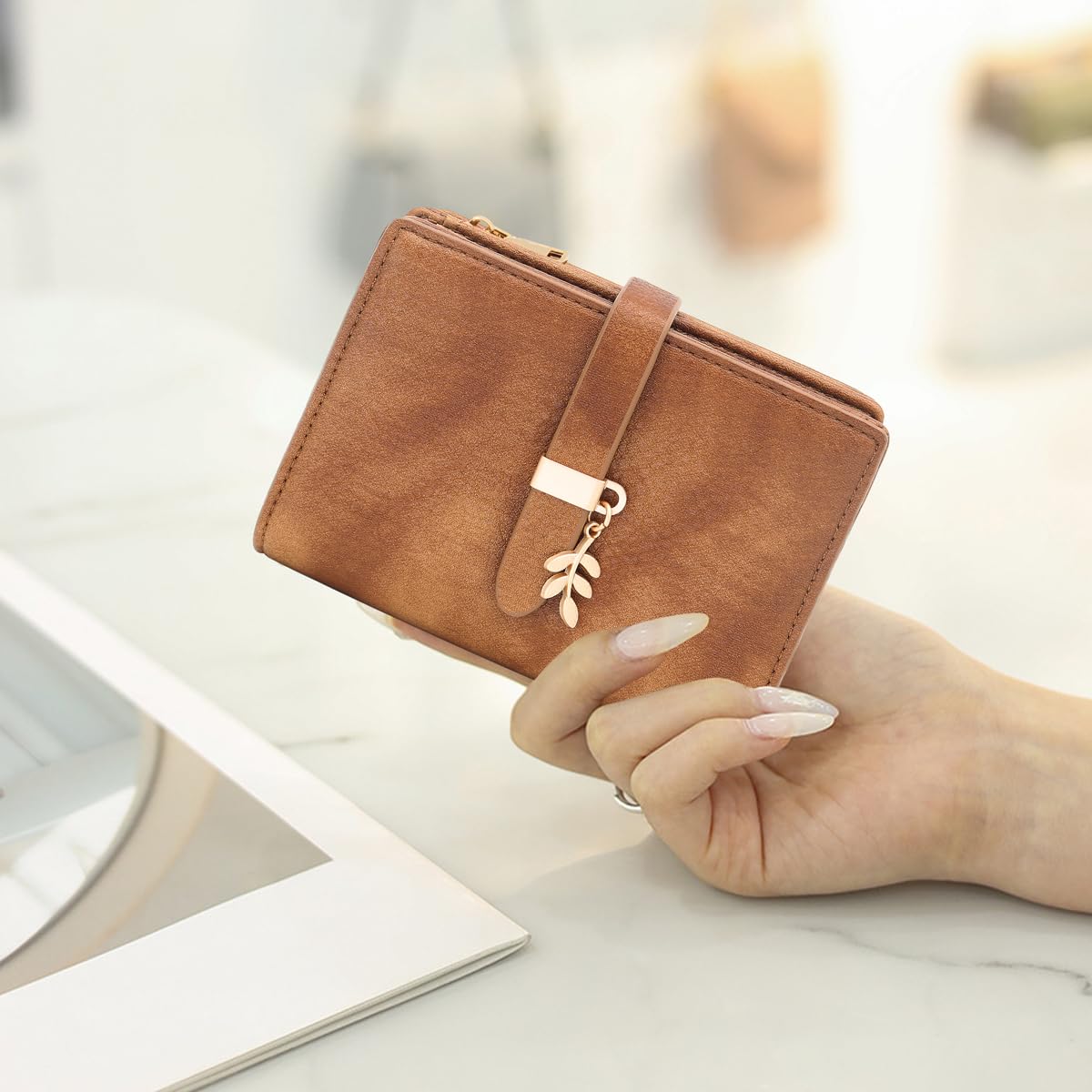 Portefeuille Femme en Cuir PU Petit Porte Monnaie Blocage RFIDFeuilles pour Femme Pochette 17 Emplacements de Cartes et Zippé Porte à Monnaie Porte Feuilles pour Femmes Court (Brun)