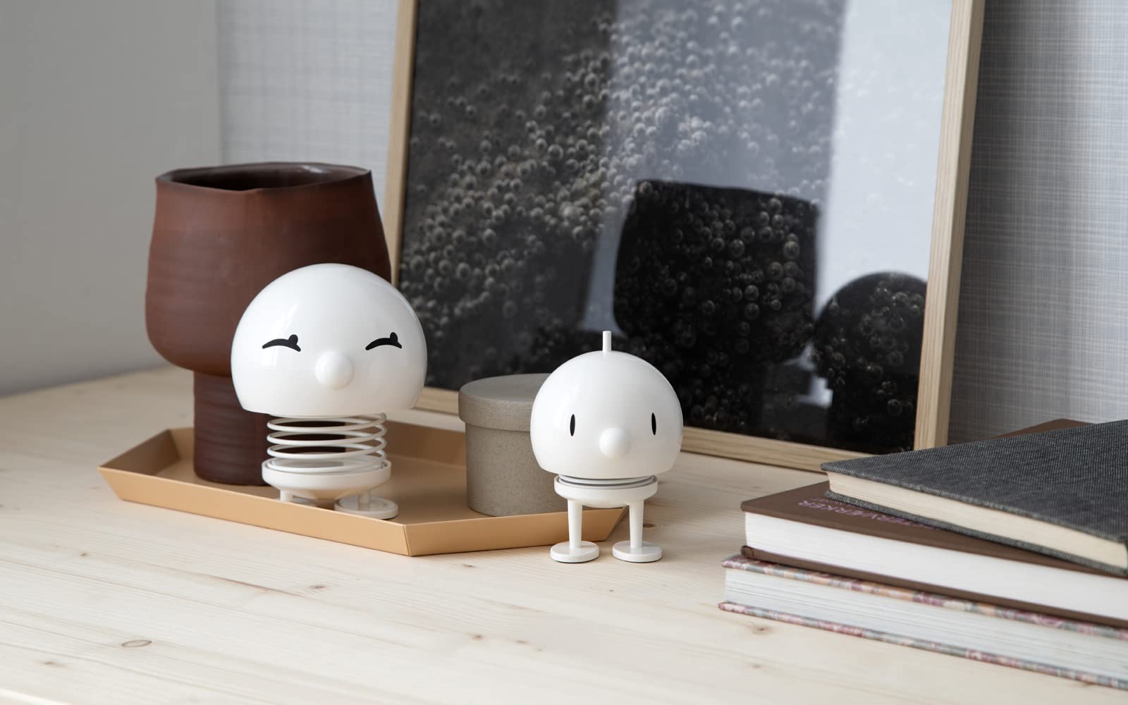 Hoptimist Bumble, wiebelfiguur decoratie Scandinavisch, decoratie woonkamer, bureau decoratie, kantoorgadgets, leuke kleine geschenken, 4,5 x 5,8 x 7,6 cm, small, latte : Hoptimist - plast