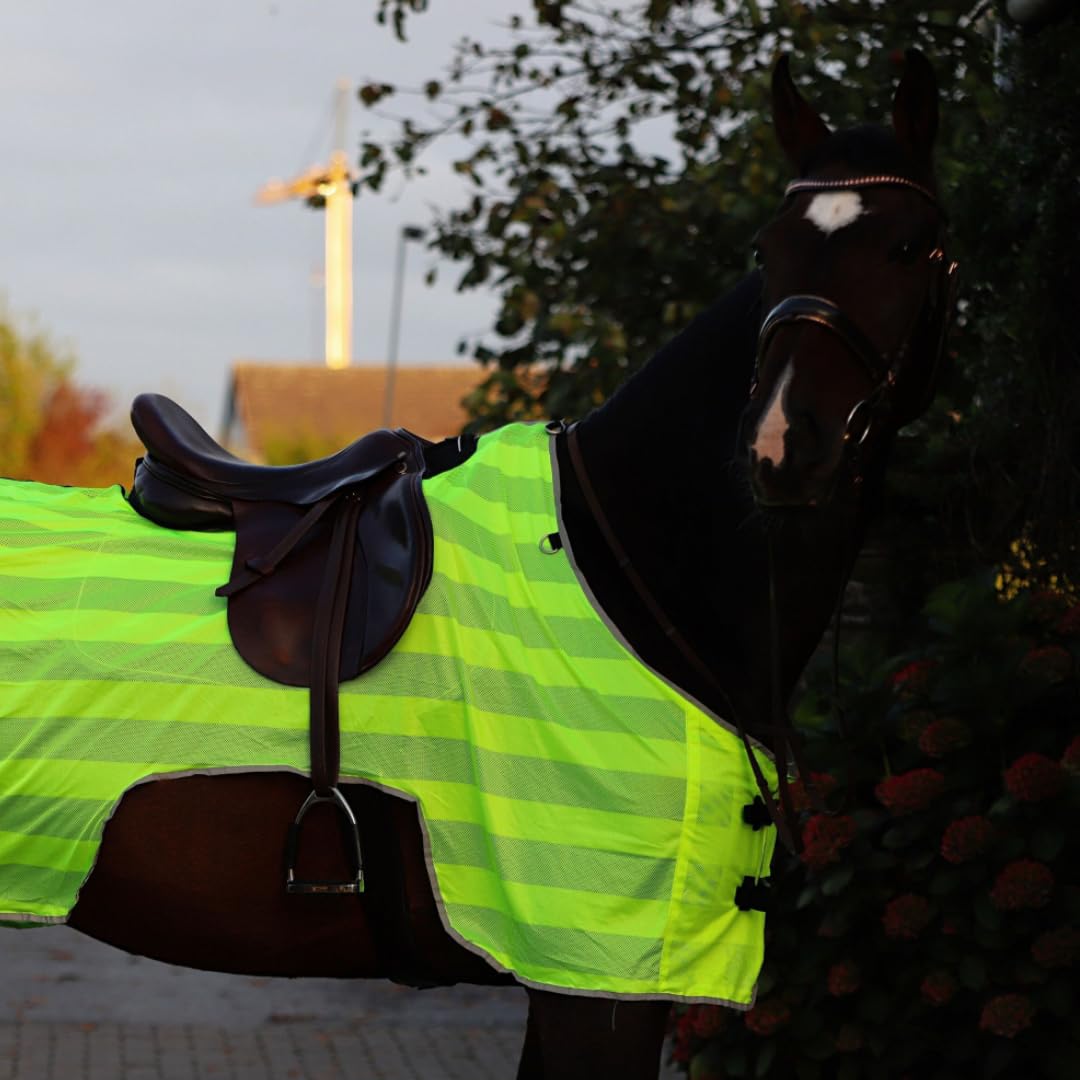 Marengos – Ausreitdecke Reflex – Pferdedecke mit Sattelausschnitt – stark reflektierend & mit Silber-Leuchtstreifen – Outdoordecke für Pferde – Pferde Zubehör in Neongelb – 125cm