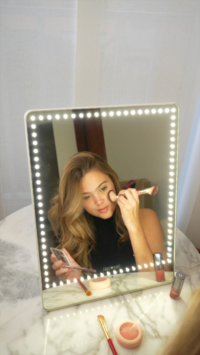 人気Riki 鏡 Amazon.com: RIKI LOVES RIKI Pretty LED Makeup Mirror with Lights