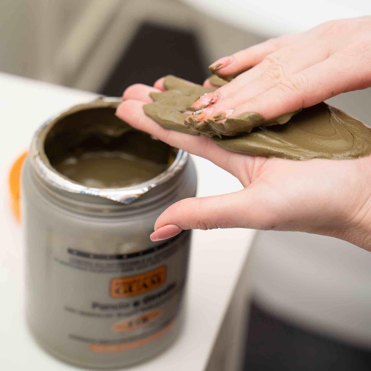 Guam Boue d’Algues Anti-Cellulite - 1kg Masque Corps Chauffant Pour Cuisses et Fesses - Soin Raffermissant Anti-Capiton - Réduit l’Aspect Peau d’Orange - Fermeté Renforcée et Lissage Visibles