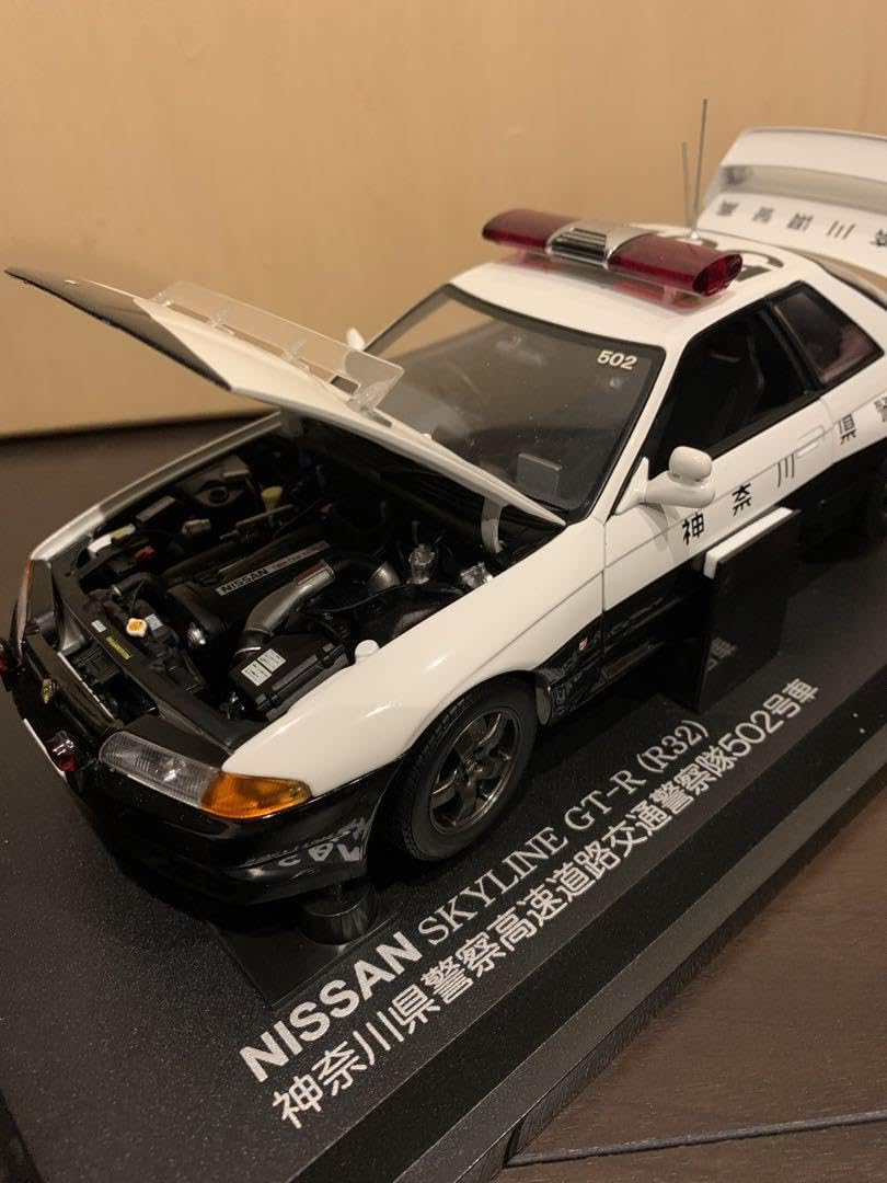 Amazon.co.jp: 京商118 神奈川県警 高速道路交通警察隊 GT-R32