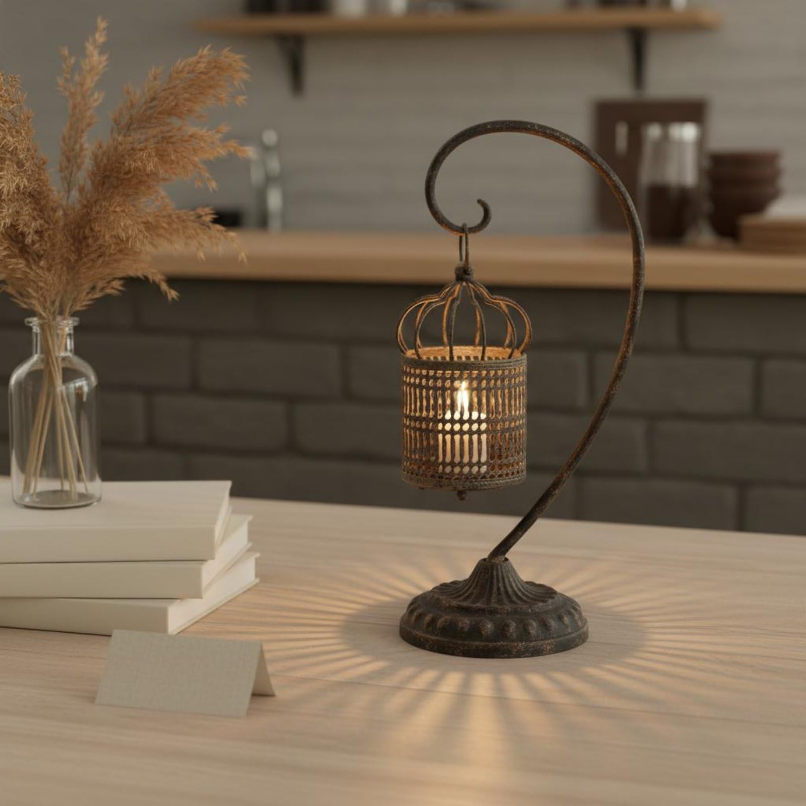 Portavelas Decorativo Farol Colgante Linterna Soporte Gancho Curvo Hierro con Base Estable Cuerpo Cilíndrico con Calados Florales Ilumina con Dibujos, Blanco