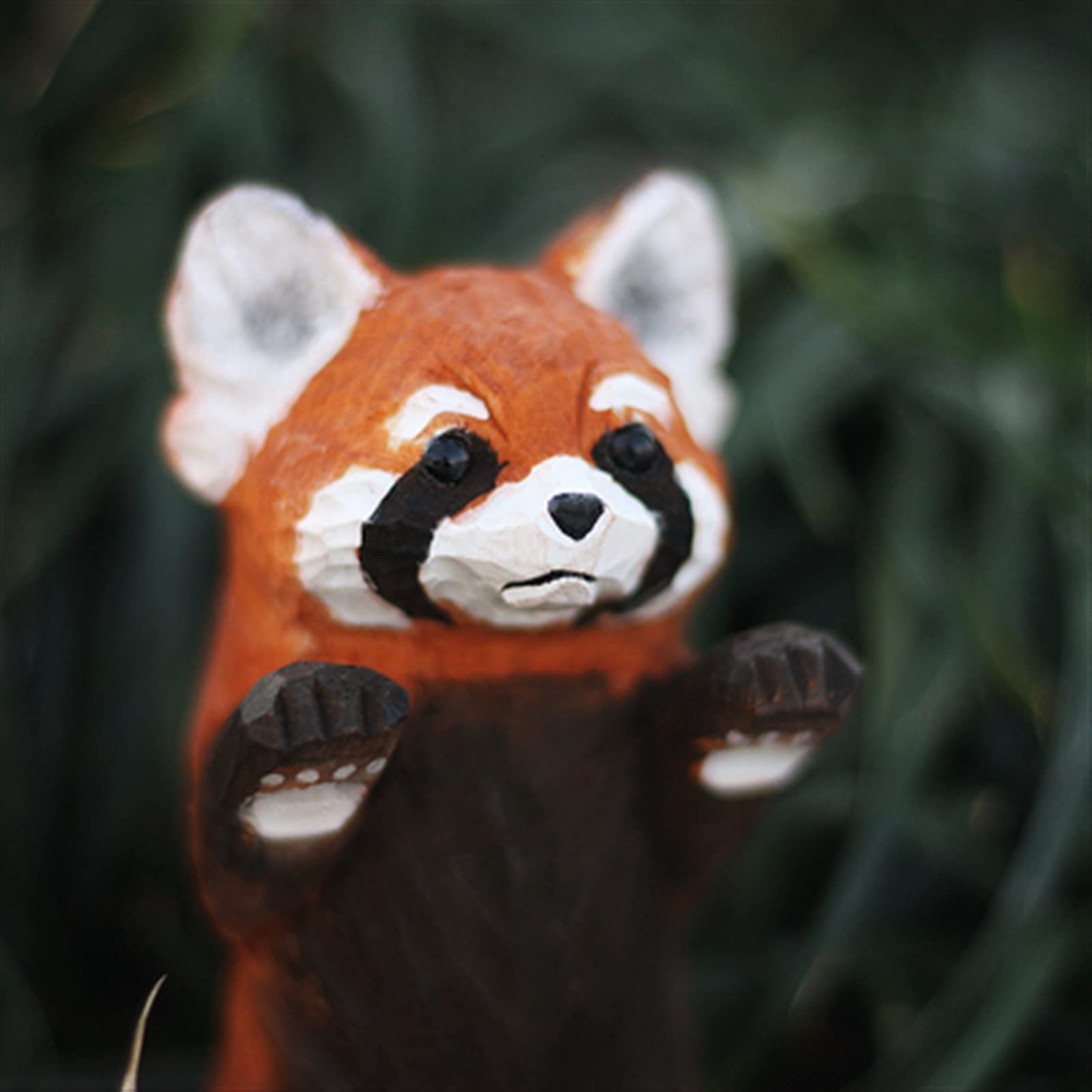 手作りの彫刻   (レッサーパンダ) 手作りの彫刻 (レッサーパンダ)