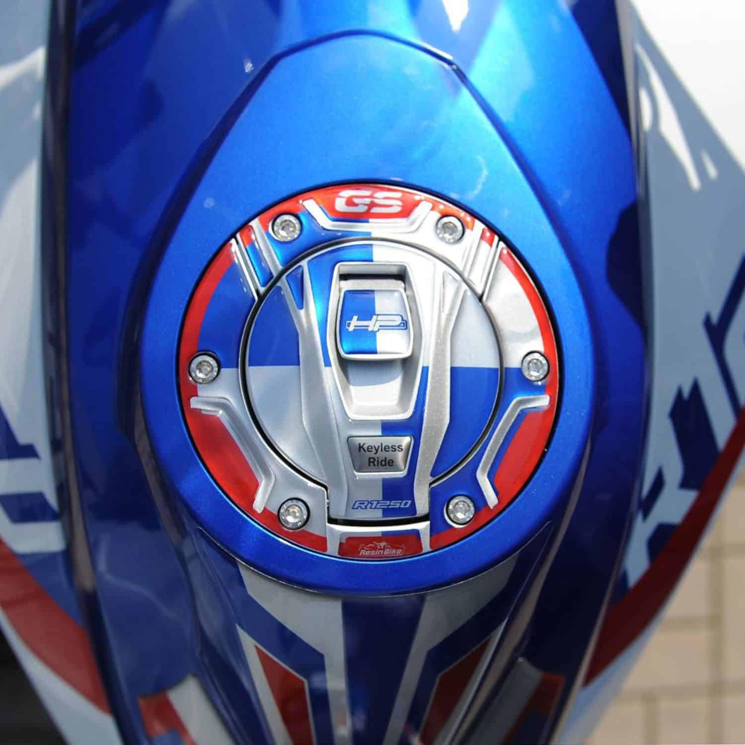 Resin Bike Adesivi Moto Compatibile con Bmw R 1250 GS Triple Black 2021-2024. Protezione Tappo Serbatoio da Urti e Graffi. Adesivo 3D Resinato per Tappo Senza Chiave