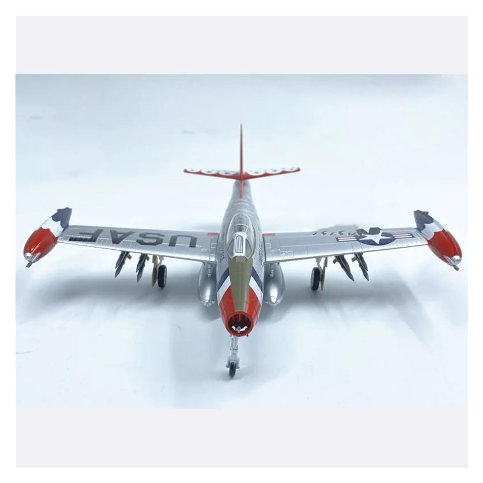 Modèle d'avion F-84G Thunderjet miniature pour la décoration de bureau et vitrine 1:72