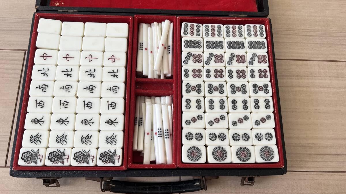 Amazon | 高級麻雀牌象牙風背竹 手彫り 麻雀 中国美術 中国古玩 レトロ 