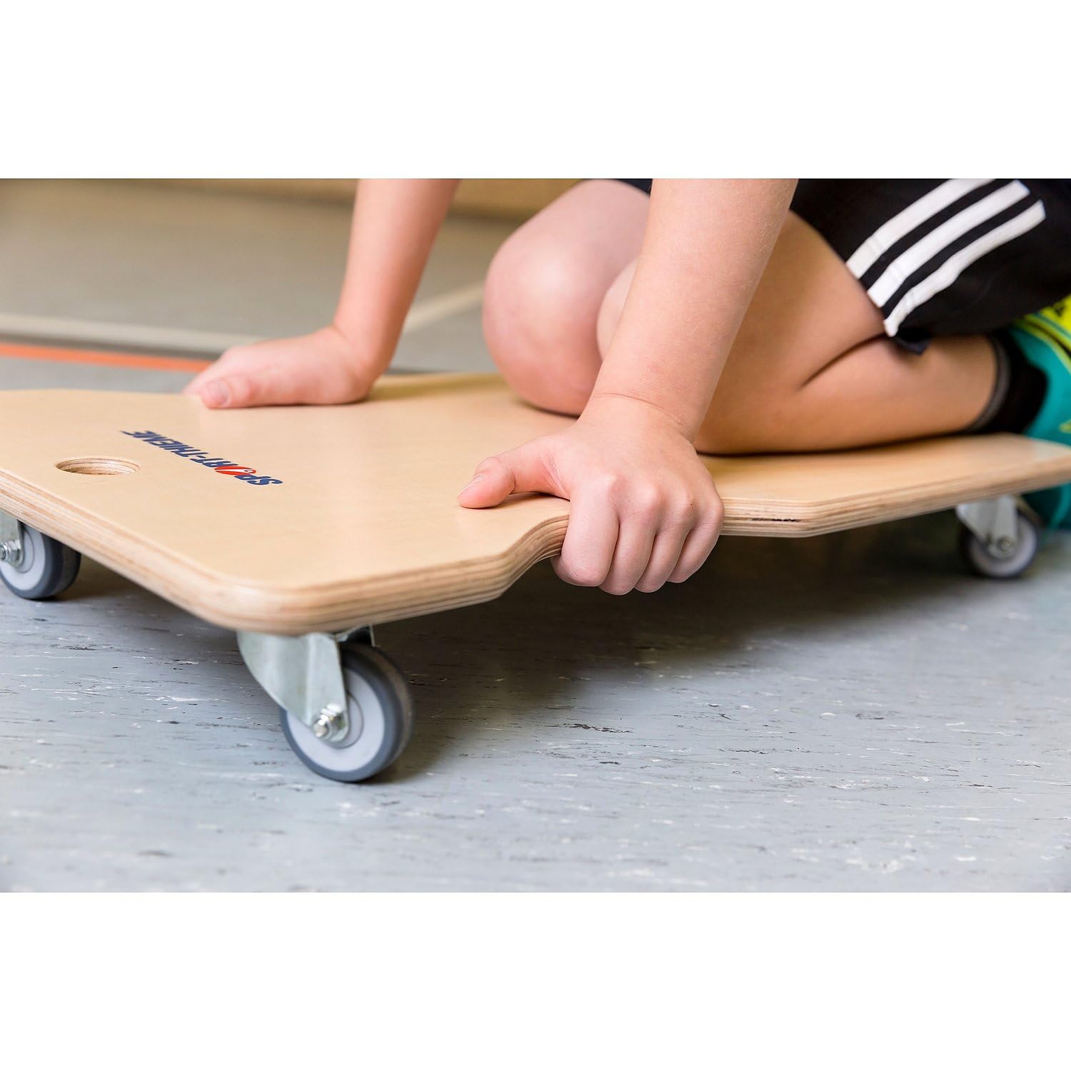 Sport-Thieme Kinder-Rollbrett Ergo | Indoor Kindersport & Therapie | 10 Jahre Garantie | Kugellager Rollen | Vollgummireifen | 62x35x9 cm | Belastbar: 120 kg | Holz