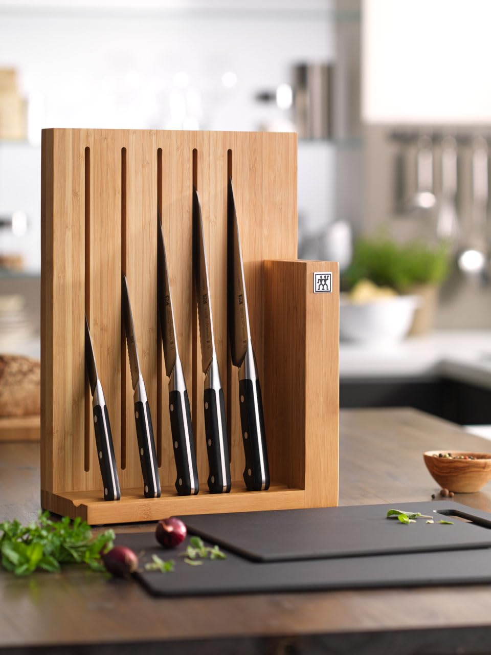 ZWILLING Pro Messerblock,6-tlg., Bambusblock, Messer aus rostfreiem Spezialstahl, 3-Nieten-Design, 125 x 275 x 380 mm, Schwarz