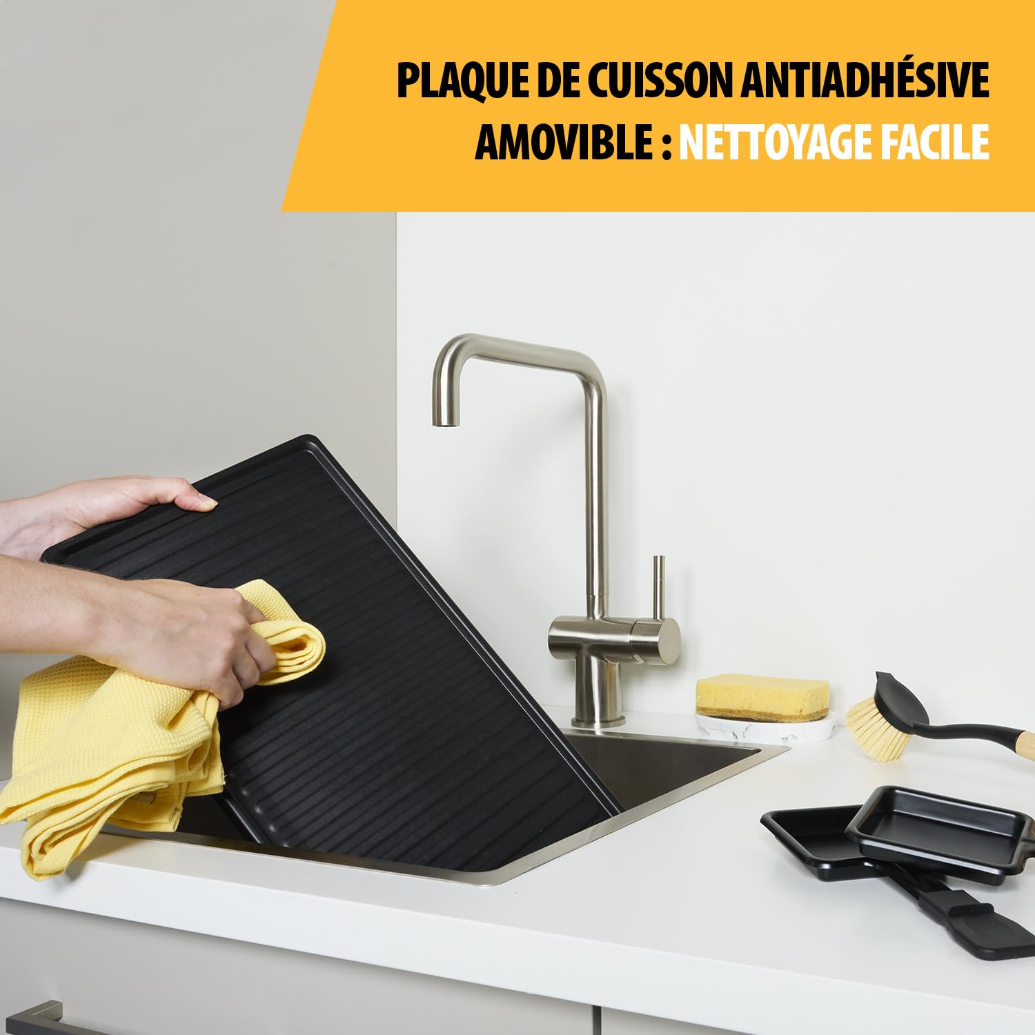 Tristar Raclette, Pour 8 Personnes, Surface de Cuisson 42 x 23 cm, Thermostat Réglable avec Anneau Lumineux, 1400 W, Noir, RA-2746