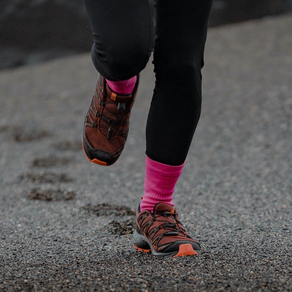 VERJARI® Chaussettes Imperméables Respirantes et Chaudes pour Homme et Femme - Running, Trail, Vélo, VTT, Randonnée, Ski, Activités Outdoor | En fibre de Bambou | Courtes - Fuchsia