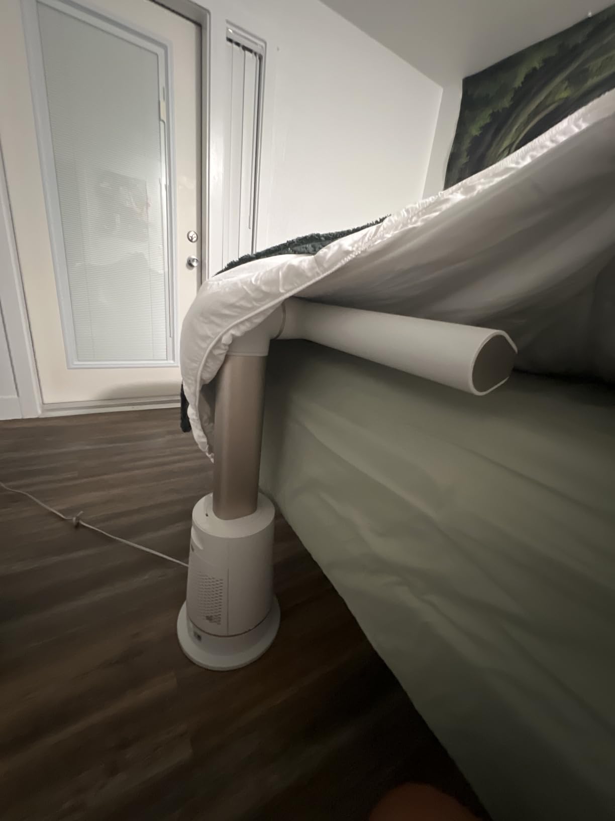 From the manufacturer TF202S Click to play video Shark TurboBlade Fan.oscillates 180°. circulates and propels air. 10 noise levels + 10 speeds. easy to clean. photo review