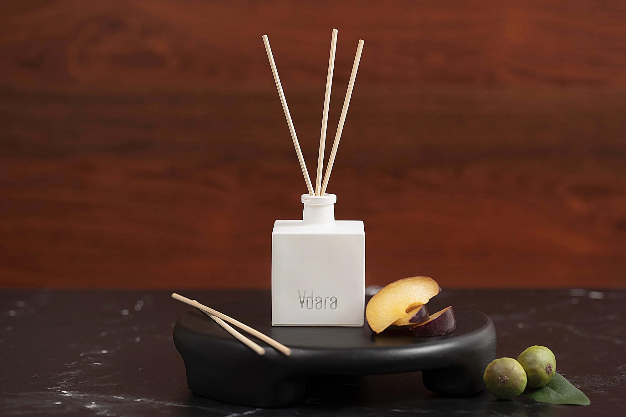 Vdara Reed Diffuser - Luxury Hotel Fragrance - Bathroom Freshener - Green Fig, Black Currant, Plum, Jasmine, Sandalwood - Signature Scent - 3.4 oz