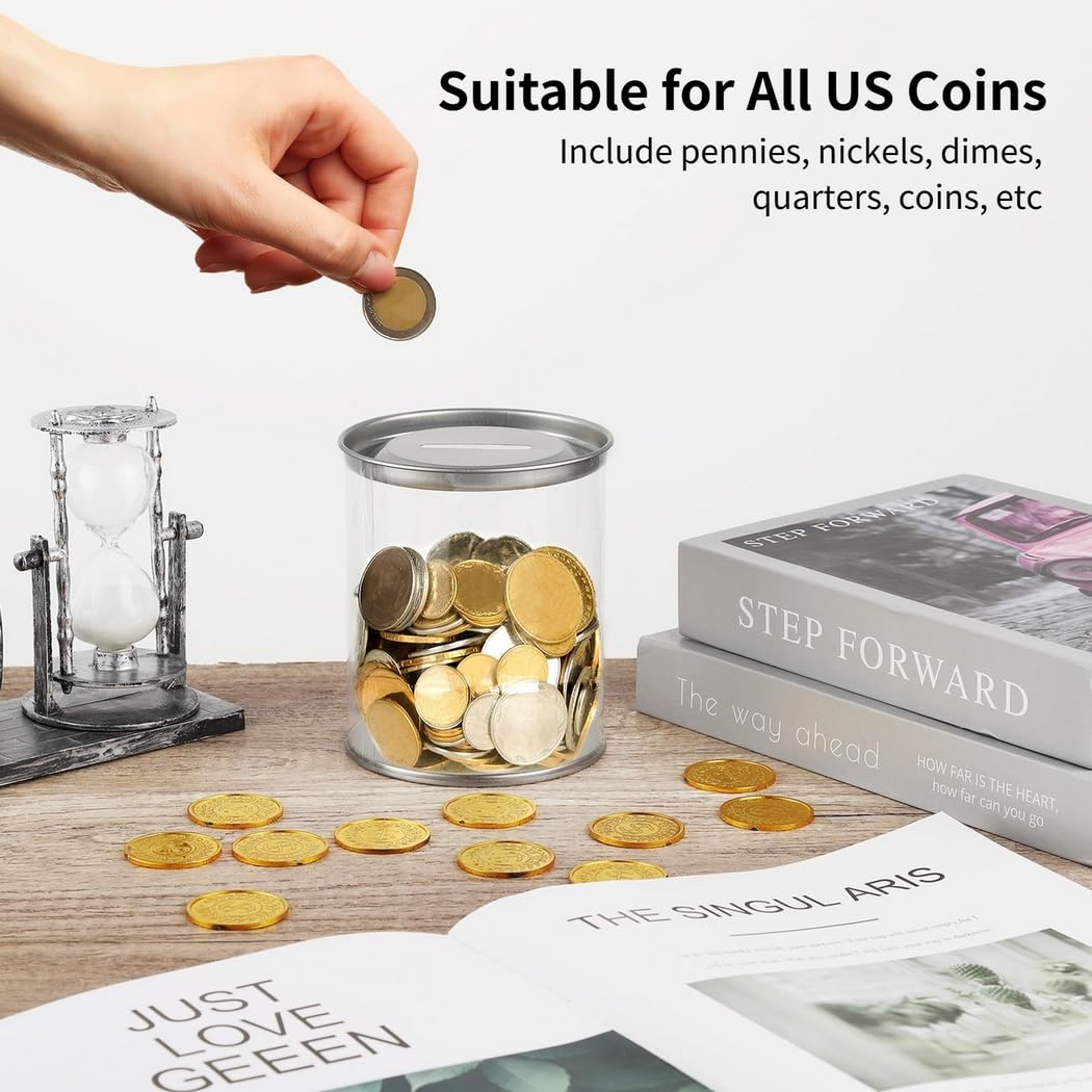 Paquete de 4 tarros transparentes para monedas con tapas ranuradas, recipientes de plástico para cambio, billetes de rifa, alcancías compactas, 3.9 pulgadas de profundidad x 4.7 pulgadas de