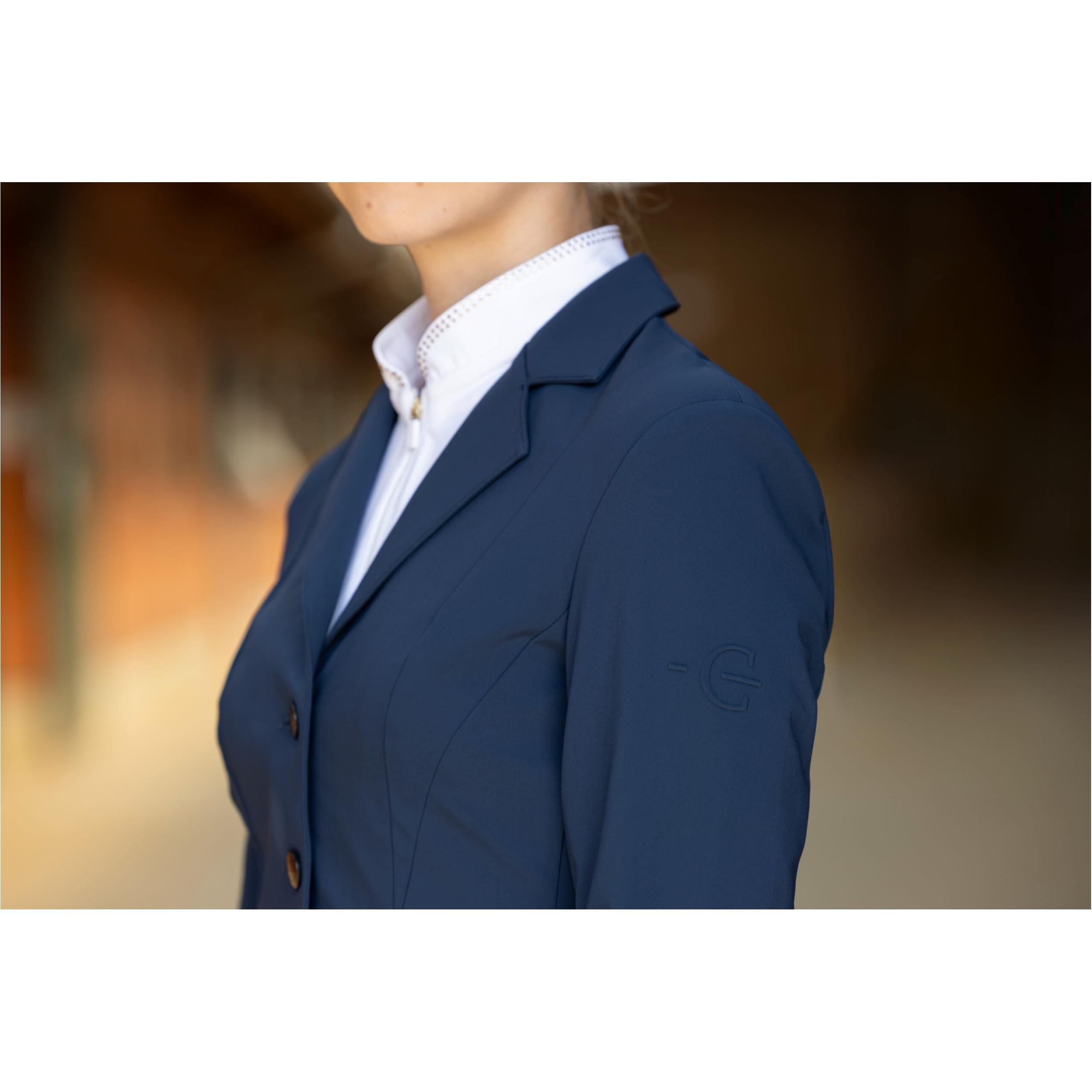 Covalliero - Damen Turnierjacket Competition FS26 – Turniersakko mit 4-Knopf-Leiste, 2 Ziertaschen & 2 Reitschlitzen – perfekte Passform – Turnierjacke in Dunkelblau (Dark Navy) – Gr. XS-XXL