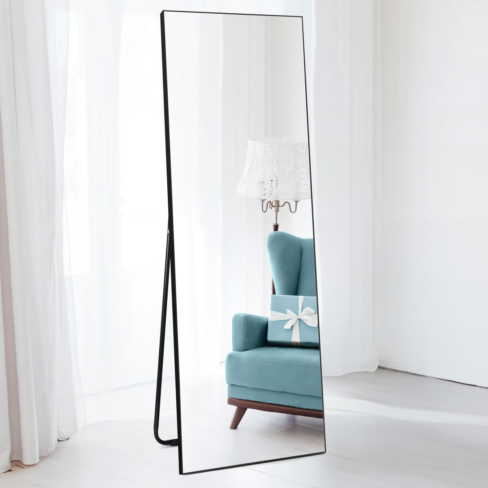 150 x 51 cm Hochwertiger Standspiegel mit Schwarzem PVC-Rahmen und Gehärtetem Glas, Ideal für Schlafzimmer, Wohnbereich, Flur oder Badezimmer