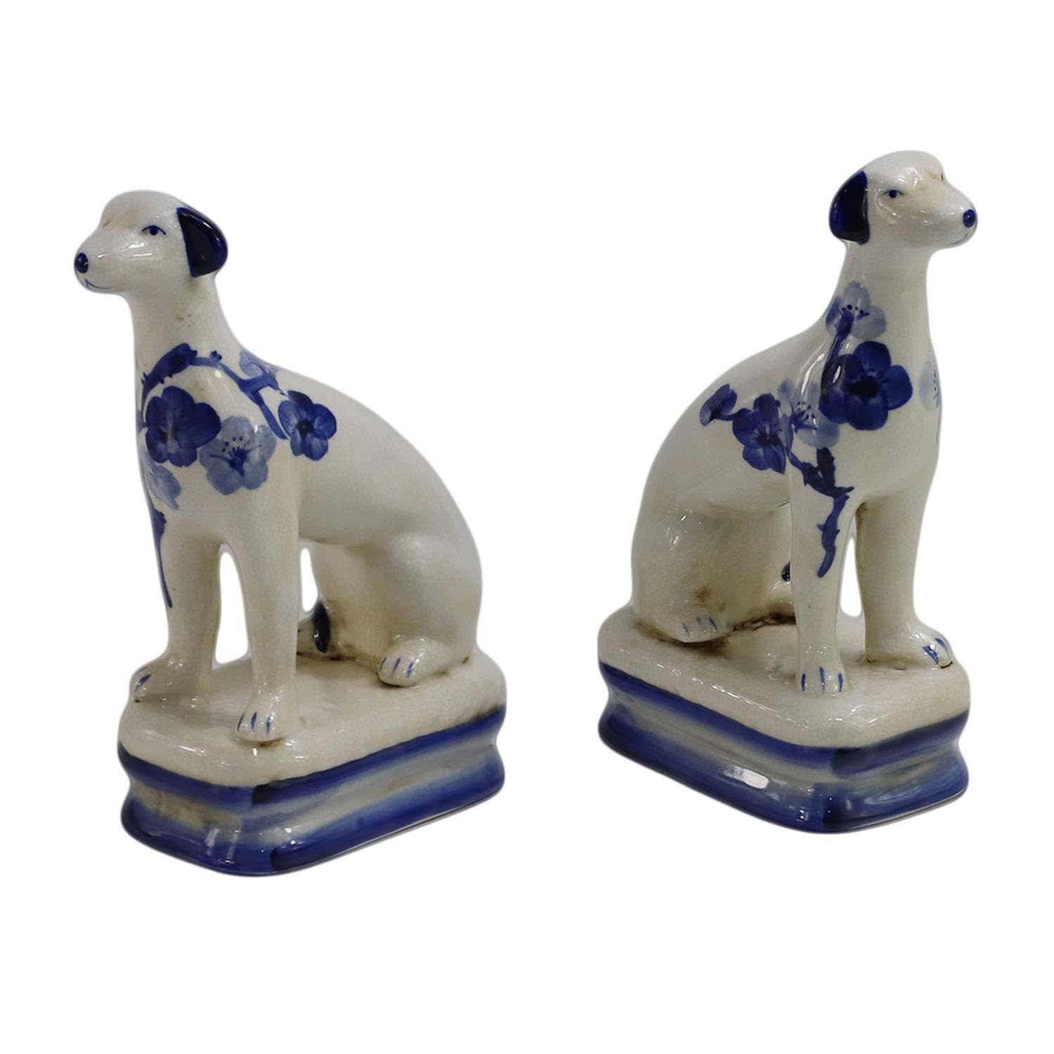 Chiens en porcelaine bleu et blanc pour décoration salon chic et cosy