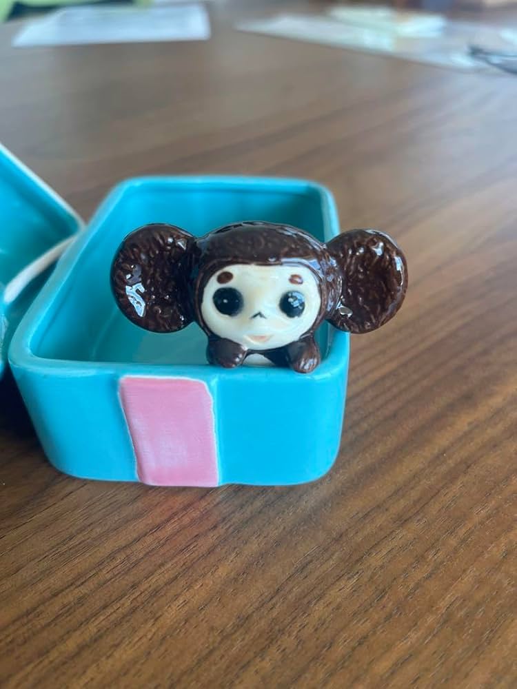 チェブラーシカ　ゲーナ　陶器　置物 値下げ】チェブラーシカ ゲーナ 陶器 置物 - メルカリ