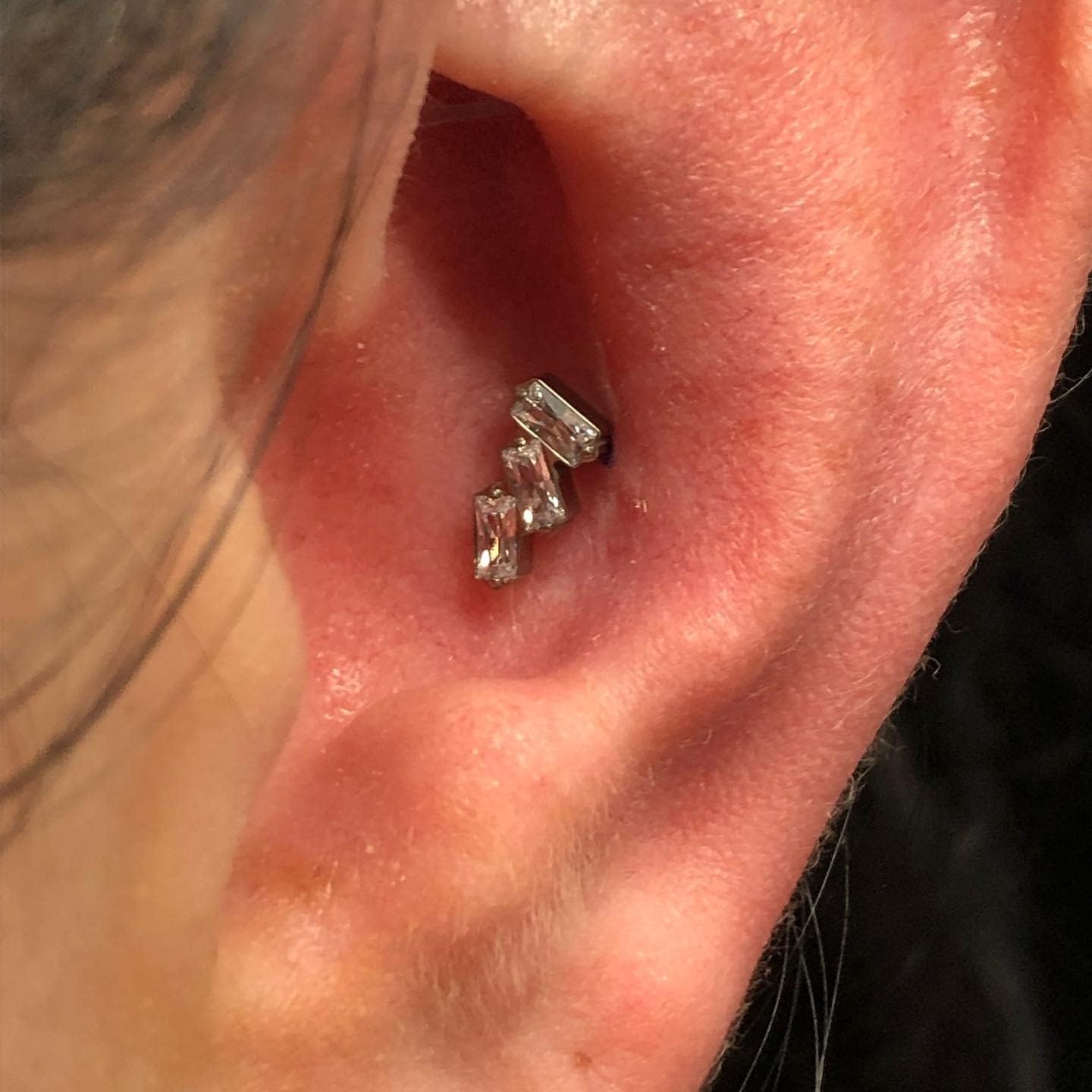 FINE4U 1PC 16G Gold Cartilage Earring 6mm 8mm - ASTM F136 Titanium Piercing Jewelry for Tragus, Helix Conch, Internally Threaded - Image 4